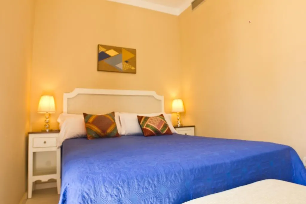 Eva Recommends Pinton Apartment Seville 0*,  Spain